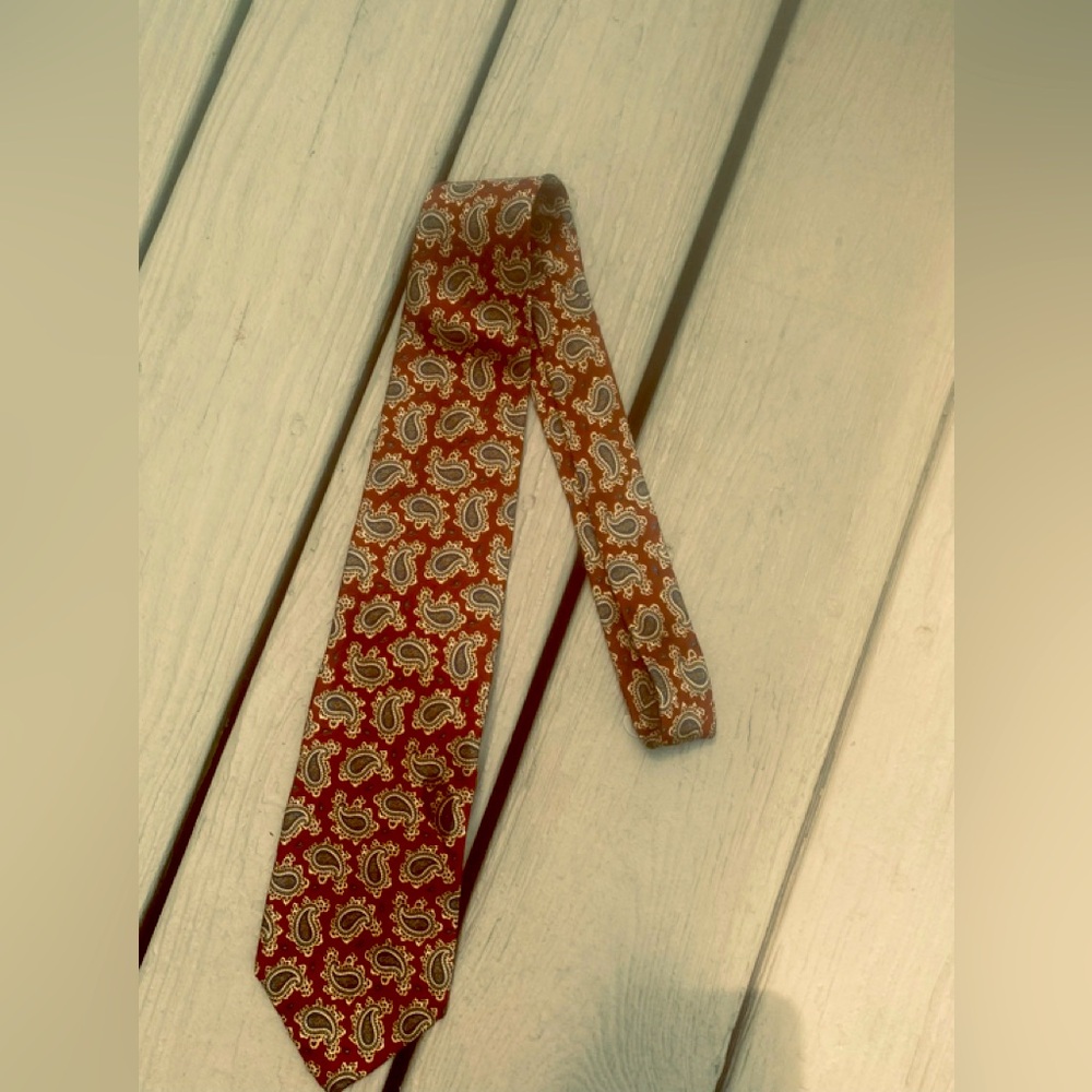Brooks Brothers - Mens burgundy/gold/green paisley print 4”W bottom silk tie